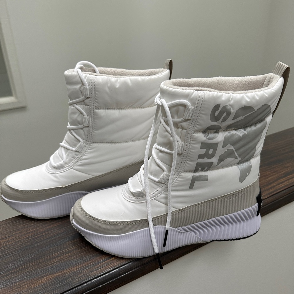 NWT Sorel Women's White and Gray Winter Boots size 6.5